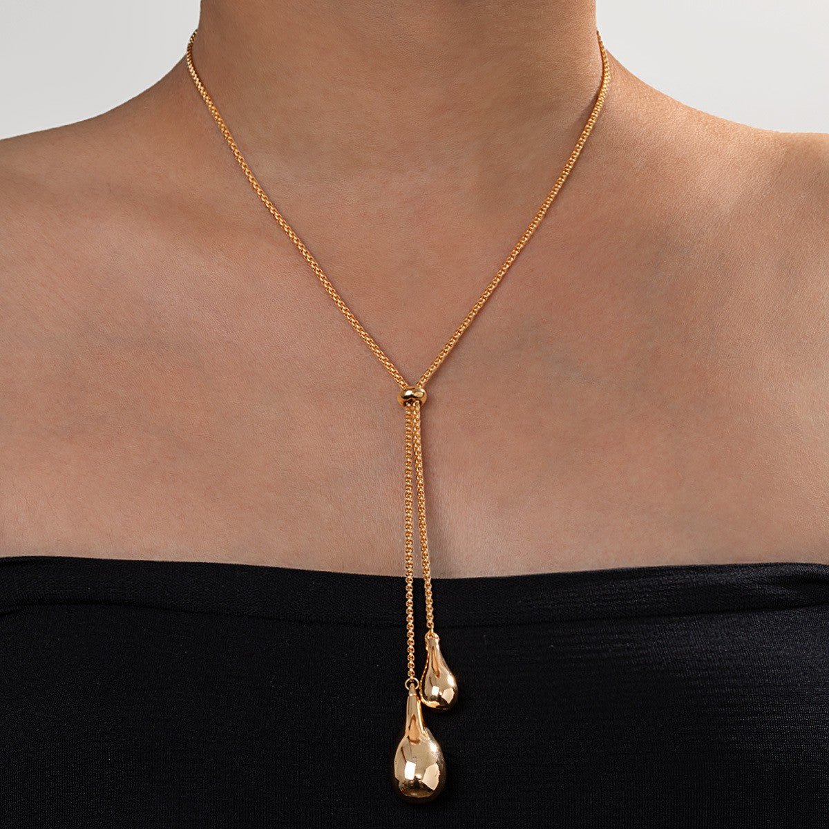 Adjustable women's necklace